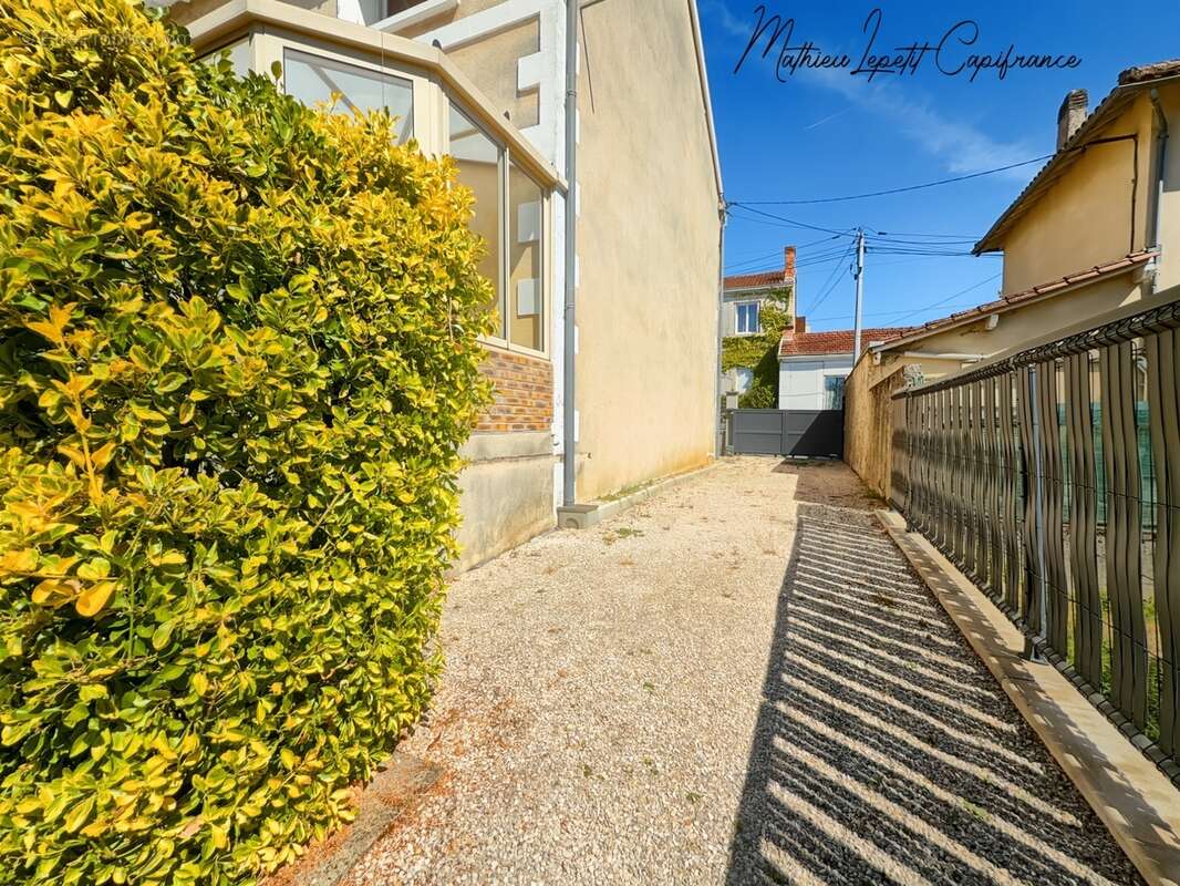  À VENDRE – Maison familiale de 159 m² avec 5 chambres et dépendance – PÉRIGUEUX (Quartier Hôpital) - photo 17