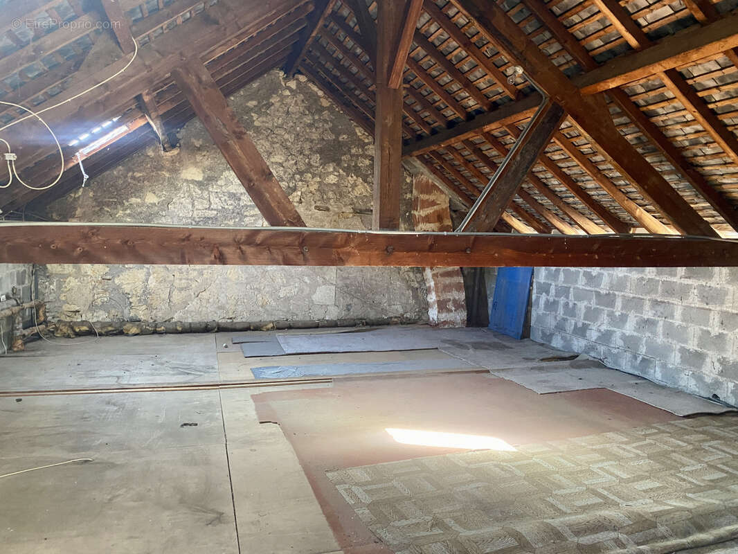 Maison à LA BREILLE-LES-PINS