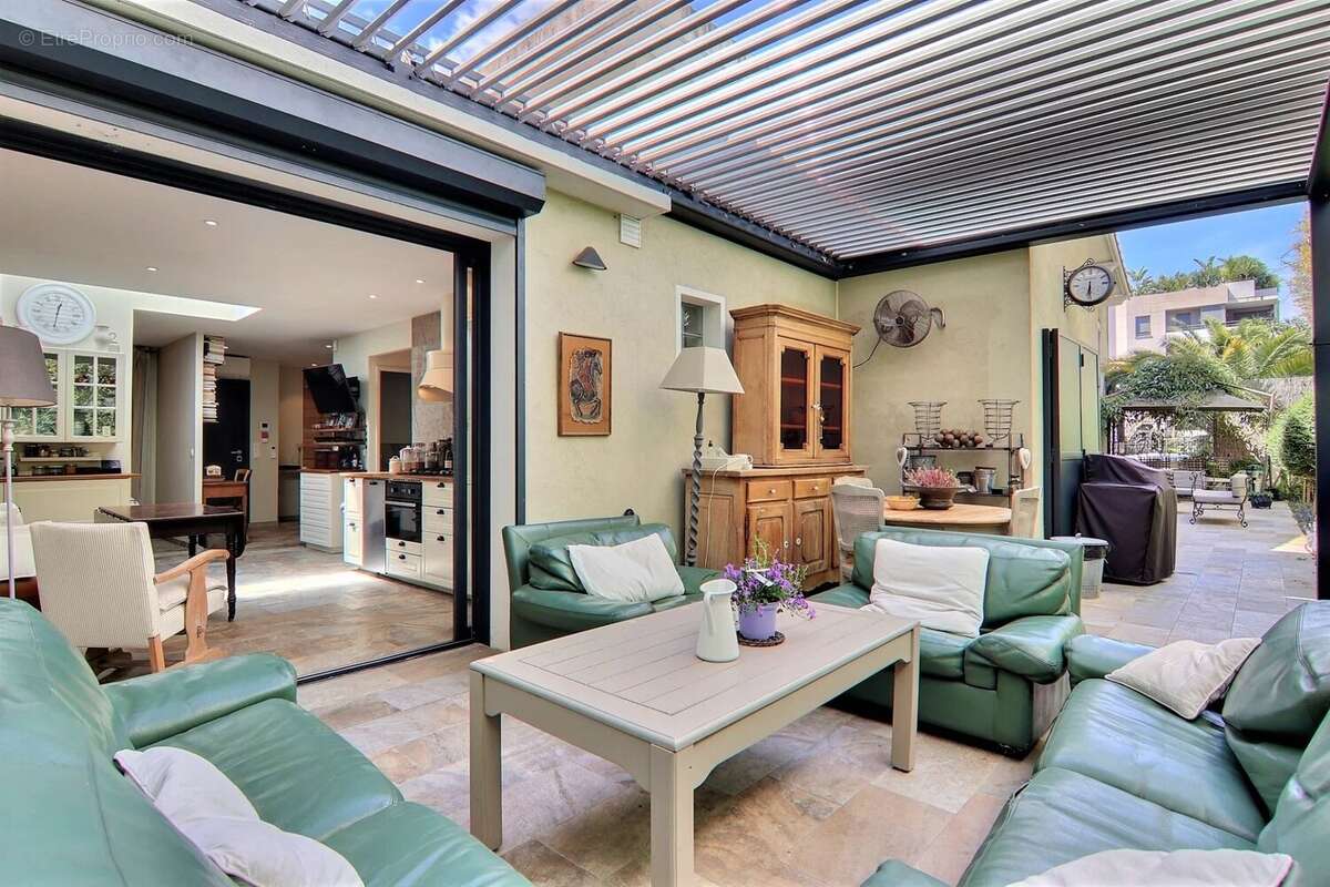 L'histoire continue. Bienvenue dans l'un des lofts les plus extraordinaires de Cannes à deux pas de la Croisette - photo 19