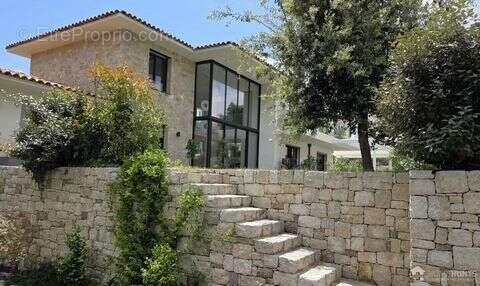 Maison 237 m² à Roquefort-Les-Pins  - photo 3