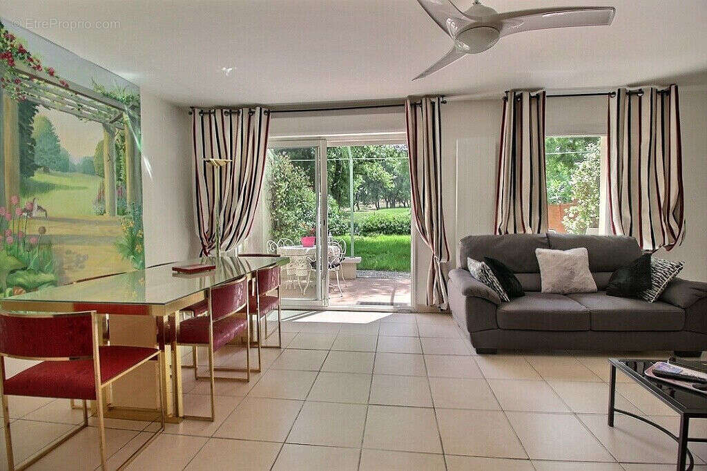 Maison à ROQUEBRUNE-SUR-ARGENS