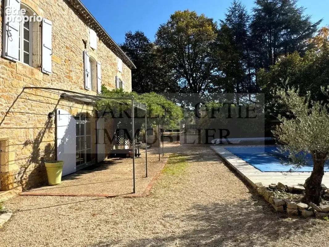 Superbe ensemble immobilier comprenant deux grandes maisons, deux piscines et dépendance sur un terrain de plus 8400 m², proche  - photo 21
