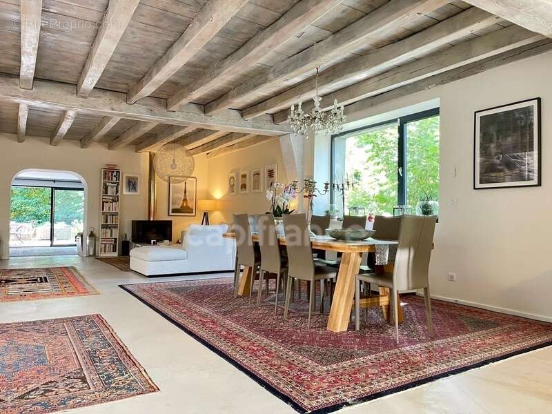 Maison à PREVESSIN-MOENS