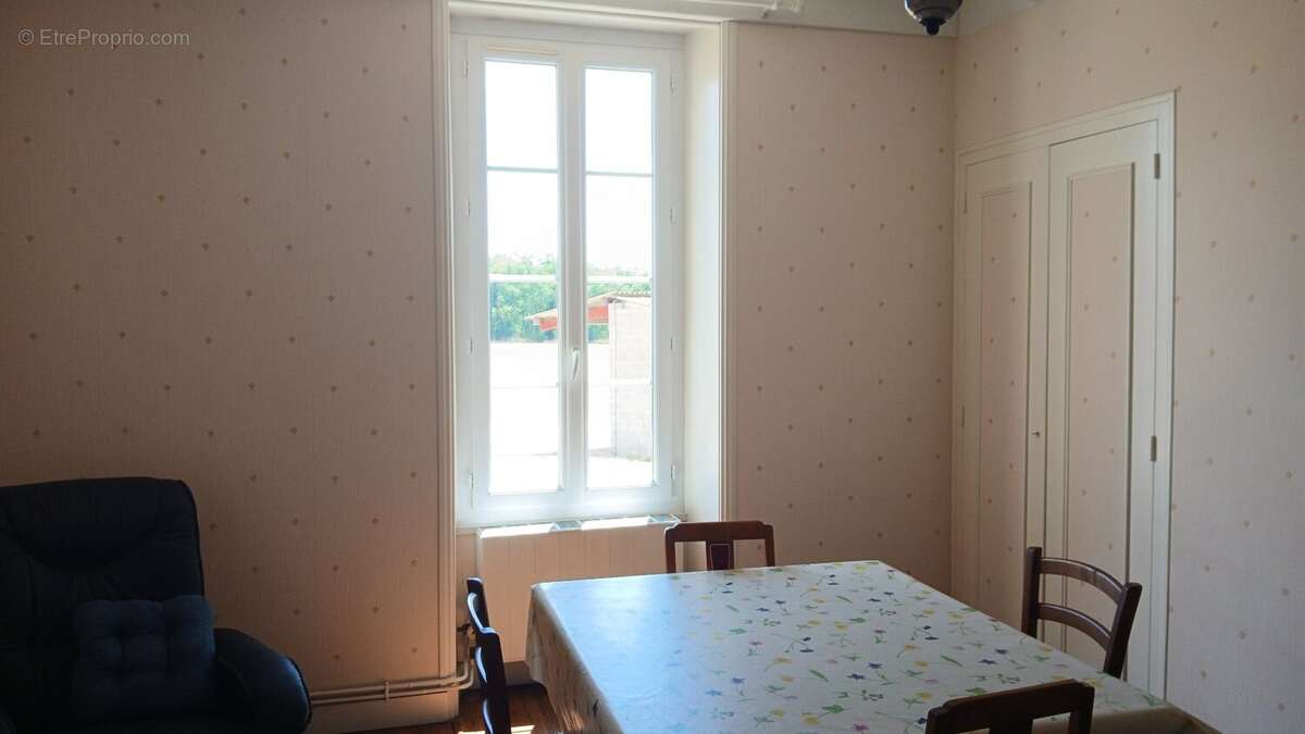 Maison 135 m² à Villebois-Lavalette  - photo 2