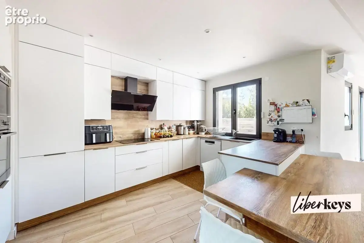 Propriété d'exception avec 12 suites indépendantes  - A Proximité de Rambouillet et Montfort L'Amaury - photo 4