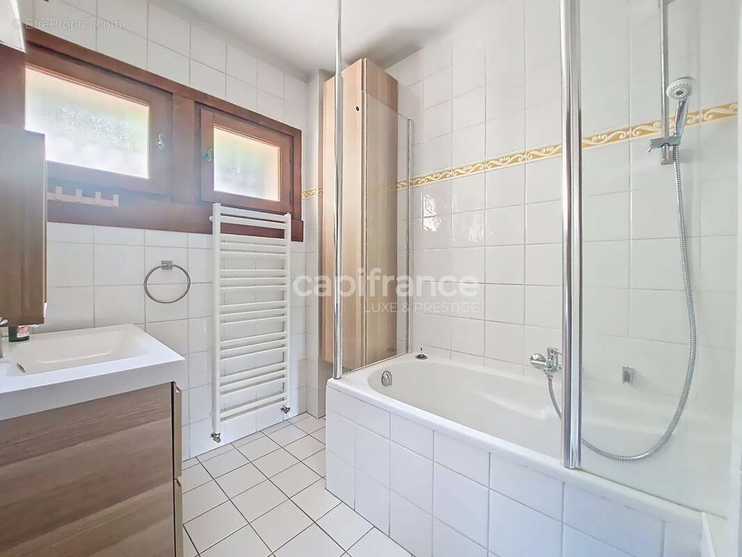 Chalet de caractère avec 3 appartements et spa, à deux pas du centre de Saint-Gervais - photo 14