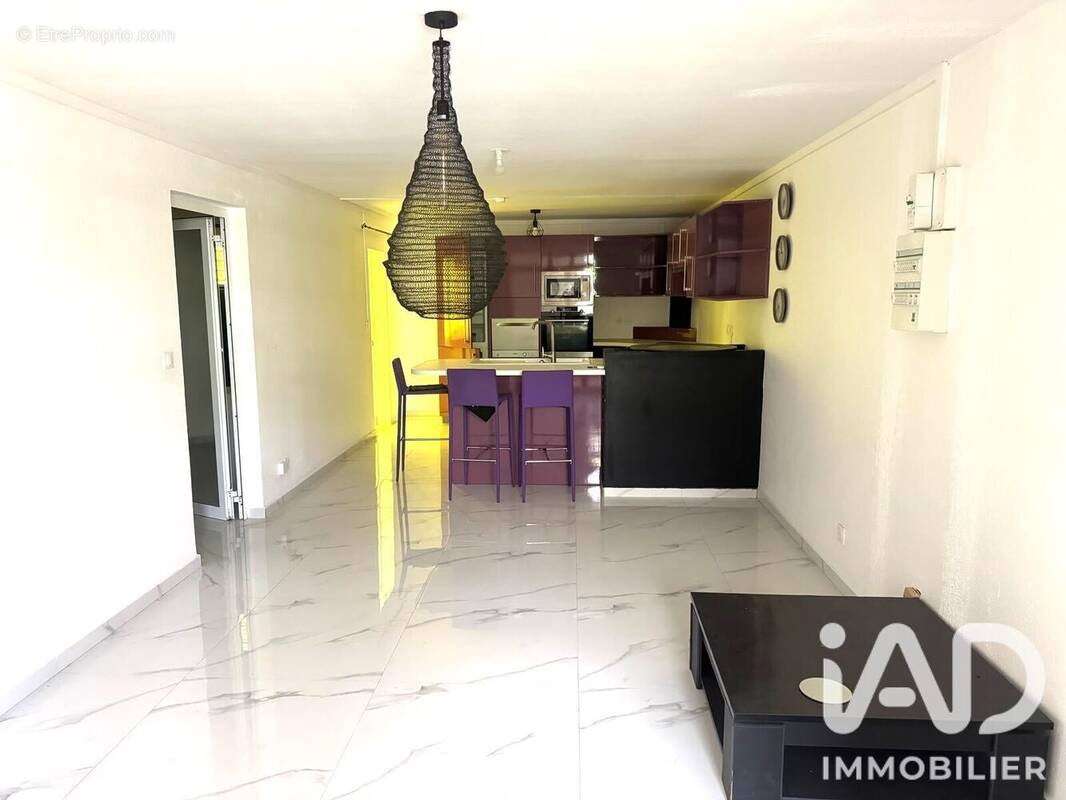 Appartement 56 m² à Sainte-Rose  - photo 1