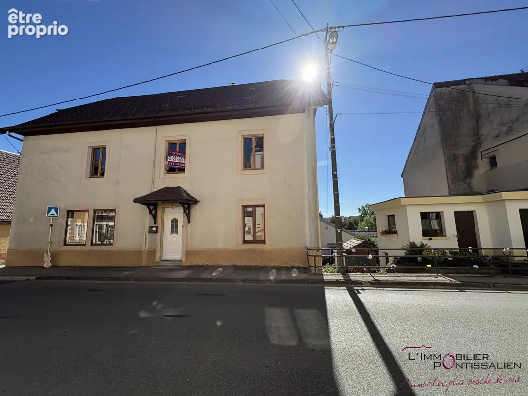 Frasne : maison individuelle offrant de beaux volumes, fort potentiel, garage - photo 17