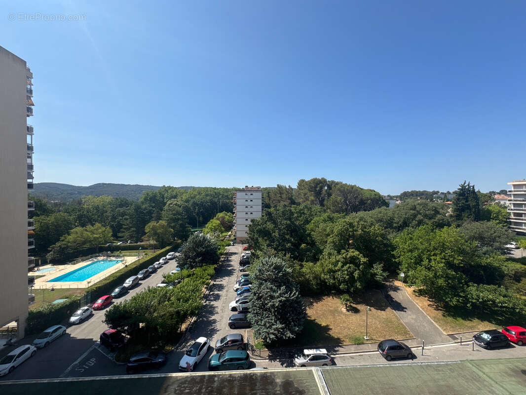Aix en Provence, LA TORSE, appartement de type T3/4 de 76m2 avec ascenseur, gardien et piscine - photo 7
