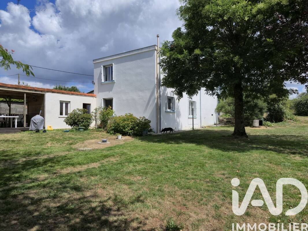 Photo 1 - Maison à MONCOUTANT
