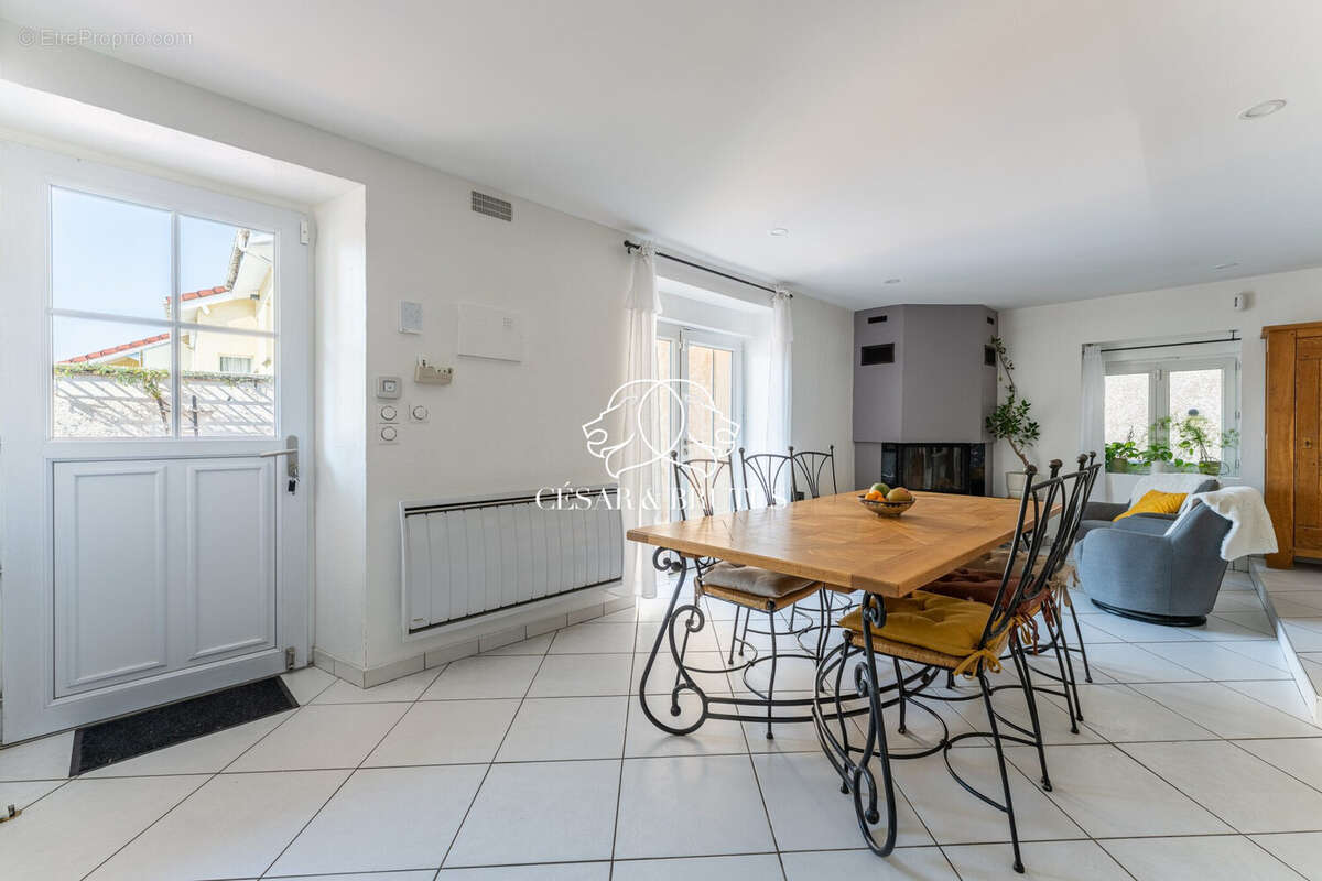 Maison 136 m² à Genas  - photo 9