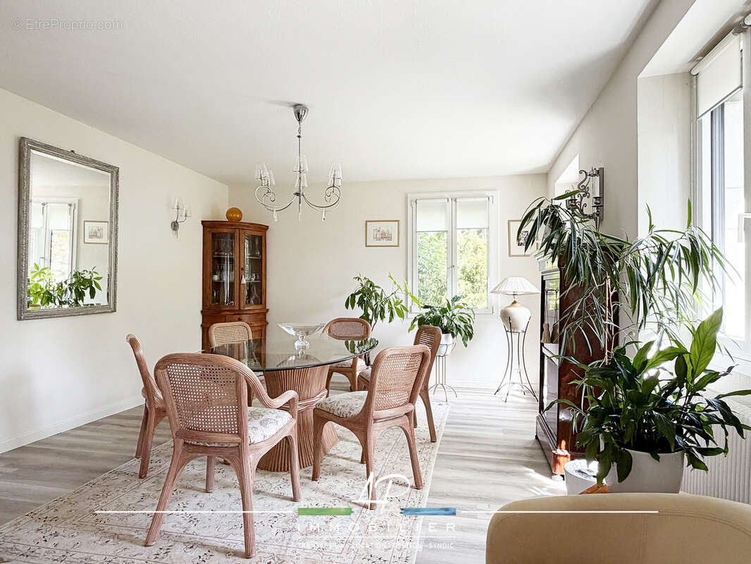 Laissez-vous séduire par cette charmante longère rénovée de 155m2 au calme… - photo 3