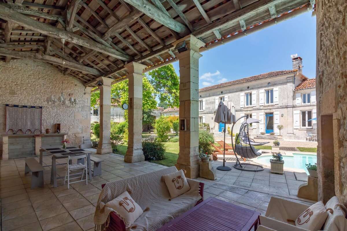 Maison à SAINT-SULPICE-DE-COGNAC