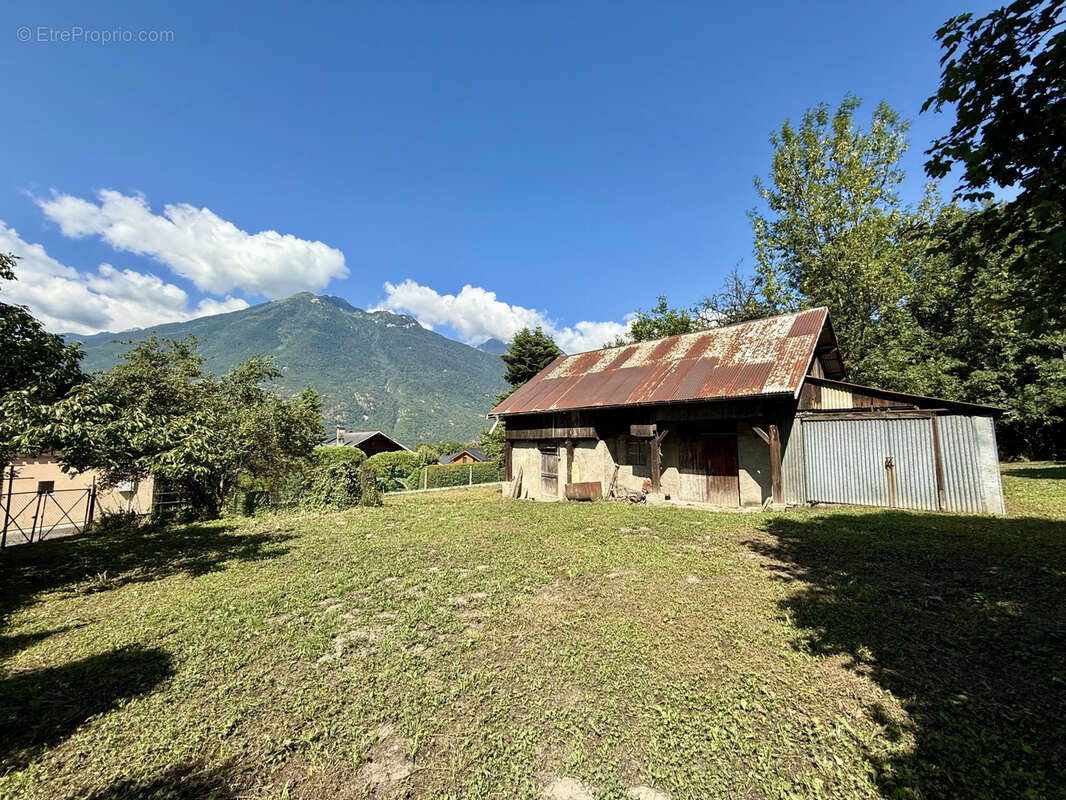 (73) Saint Avre - Terrain constructible et viabilisé - 1147m2 + 408m2 de jardin - photo 8