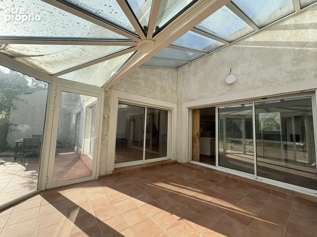 Villa avec piscine sur 5 000 m2 de terrain - photo 10
