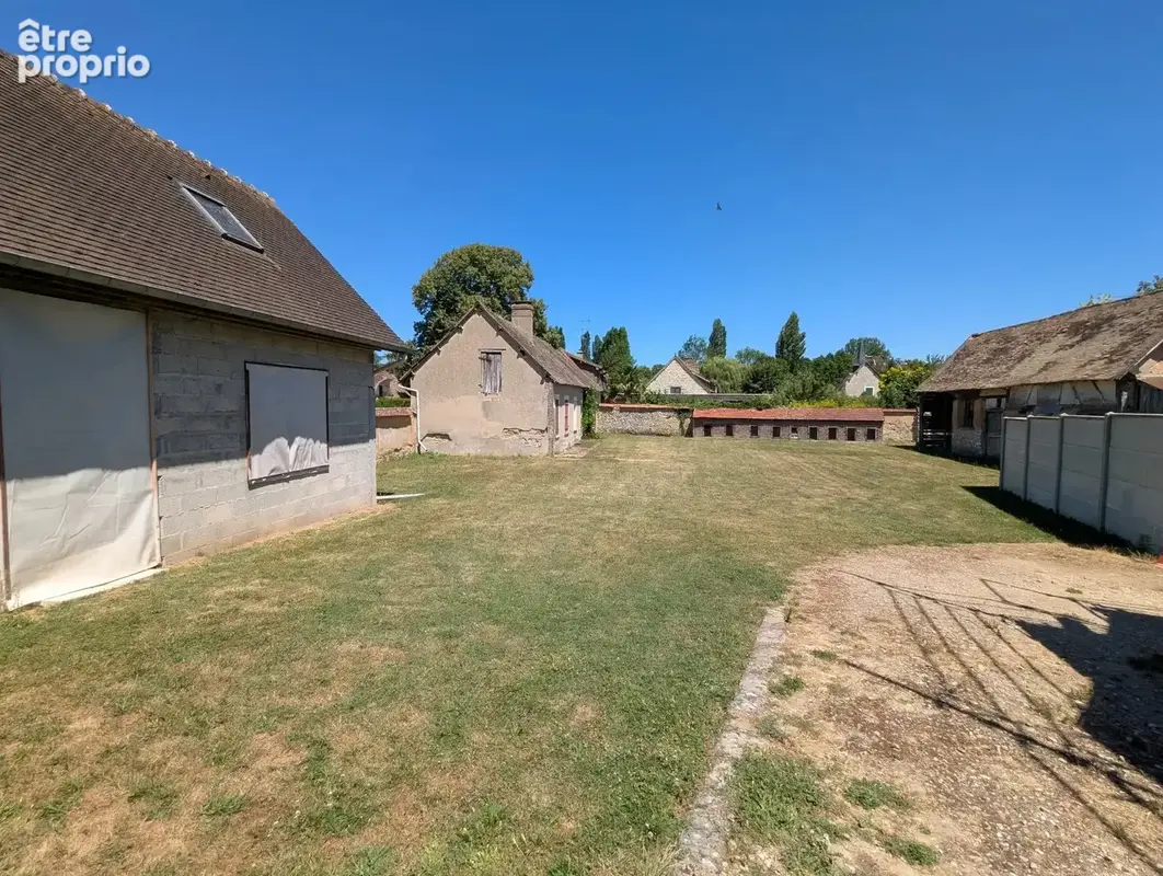 Maison à rénover avec dépendances. - photo 2