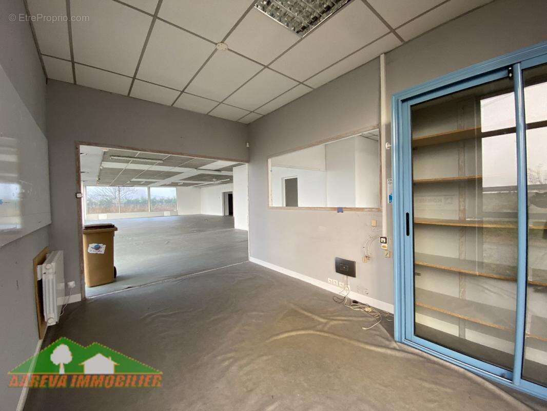 Local commercial - photo 8