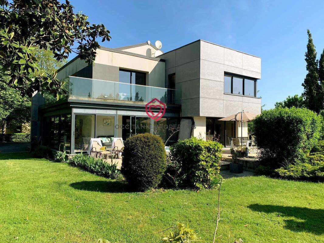 Villa d’architecte rénovée avec soin, piscine, dépendances et superbe parc arboré - photo 8