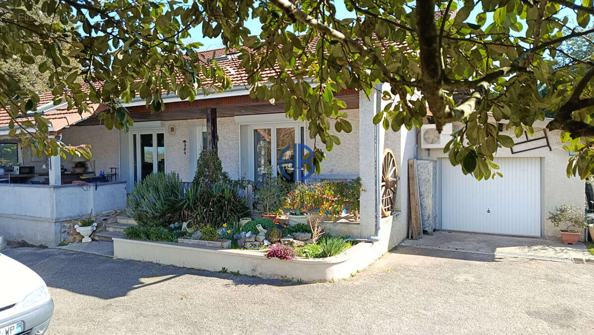 Maison à SAINT-JEAN-DE-BOURNAY