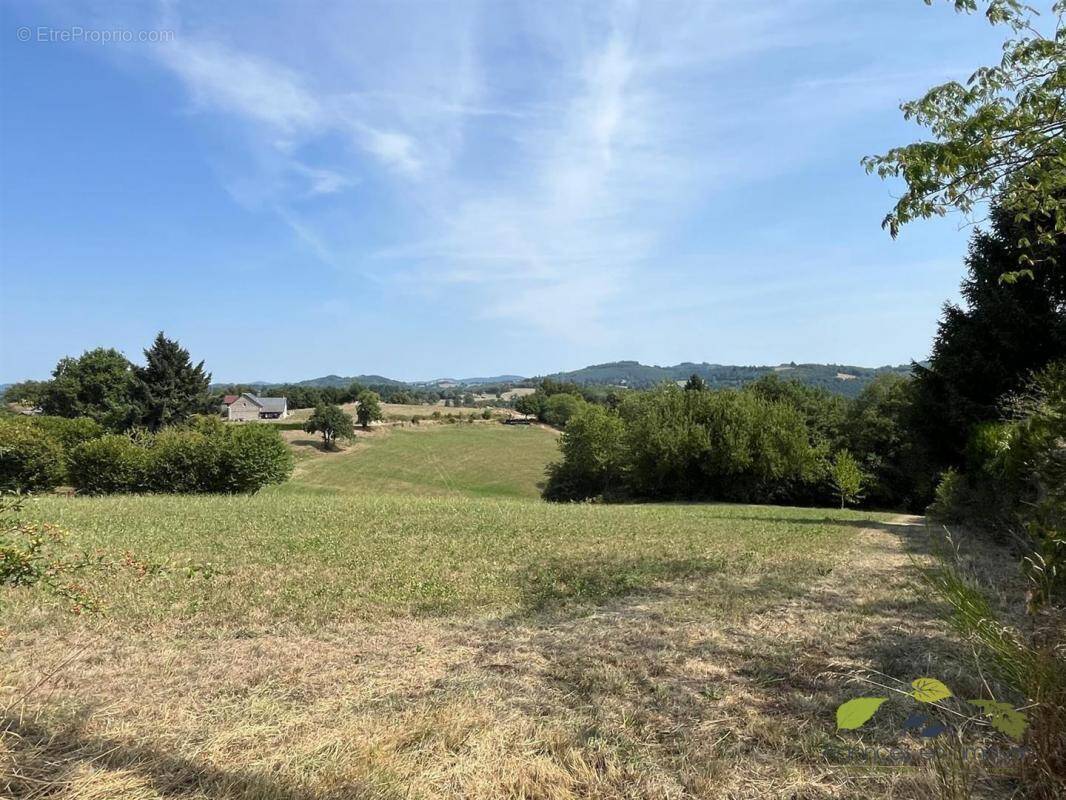 Terrain à EYMOUTIERS