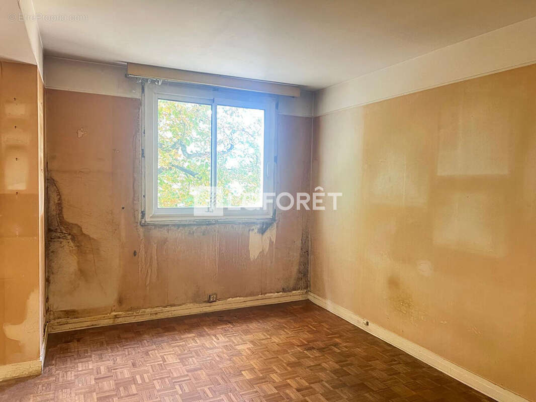 Saint Cloud 3P avec balcon, à rénover, 64 m², cave et parking - photo 3