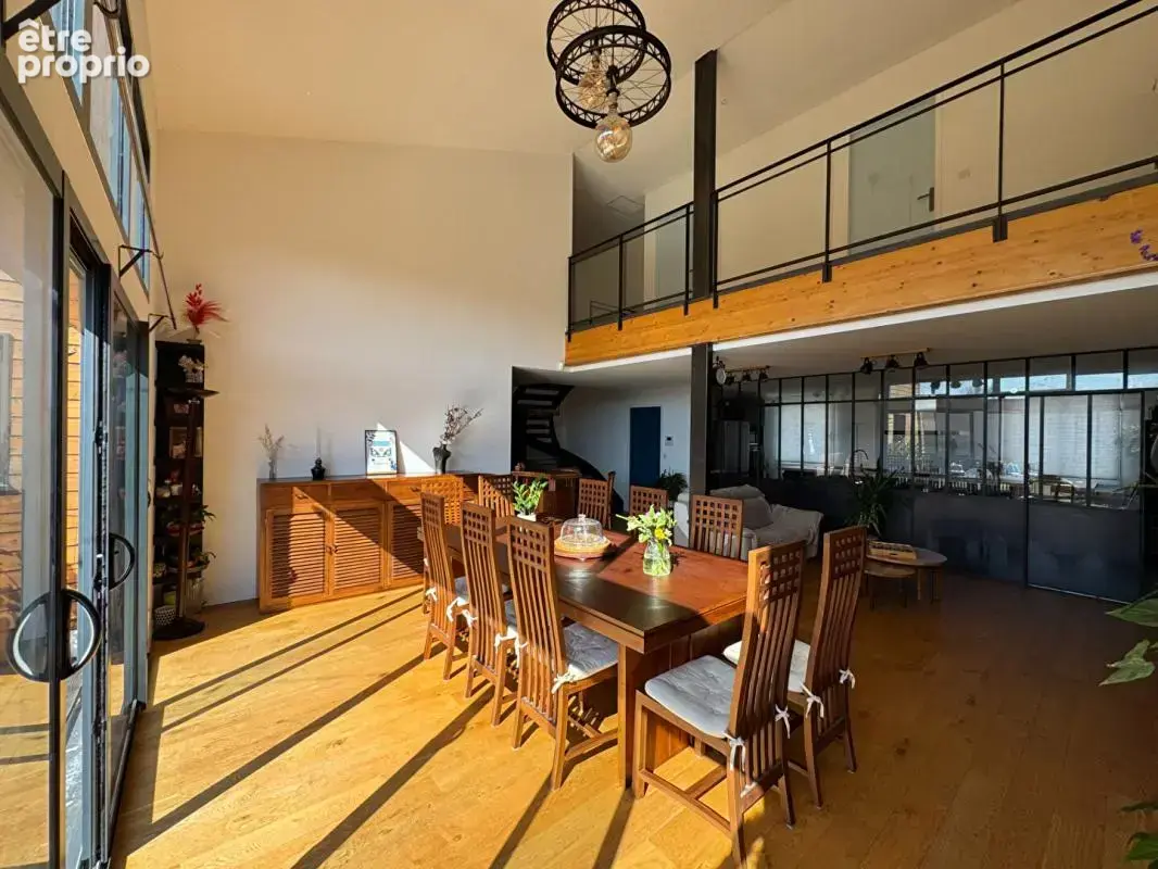 A Saint Loubès, Bâtiment à usage mixte de 388 m² - Appartement d'architecte spacieux - 6 pièces - 168 m2 -  Local commercial  de - photo 7