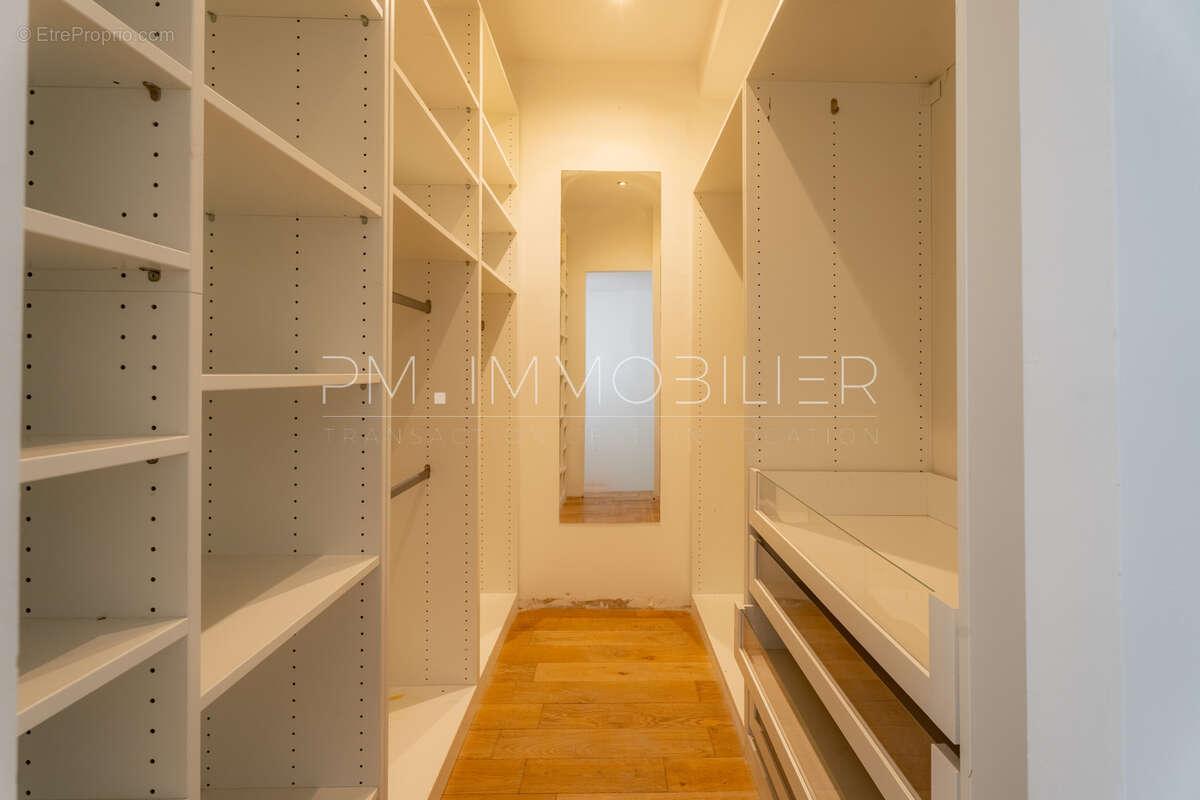 Appartement à MARSEILLE-1E