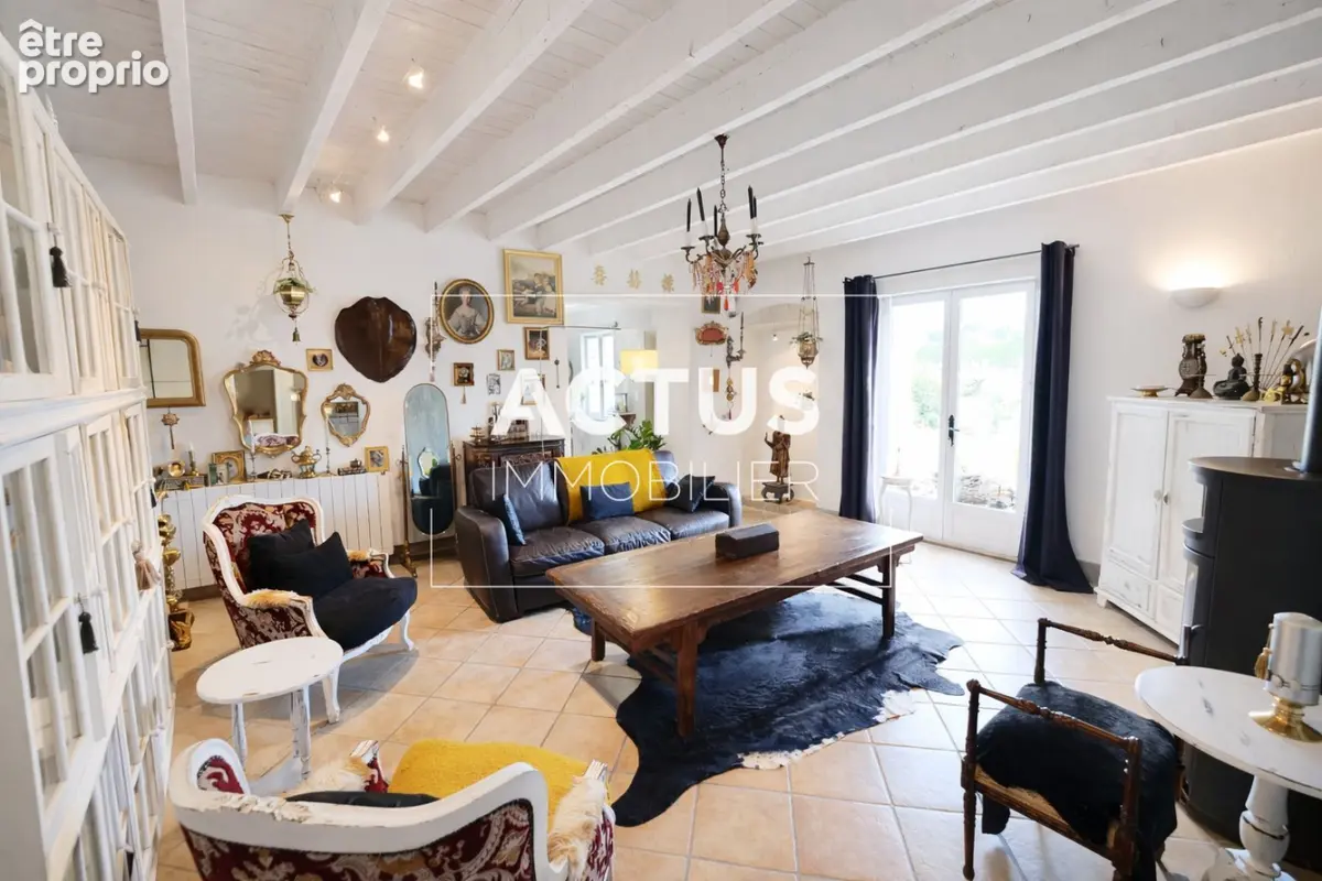 Maison 7 pièces 220 m² à vendre à Senas (13560) - photo 4