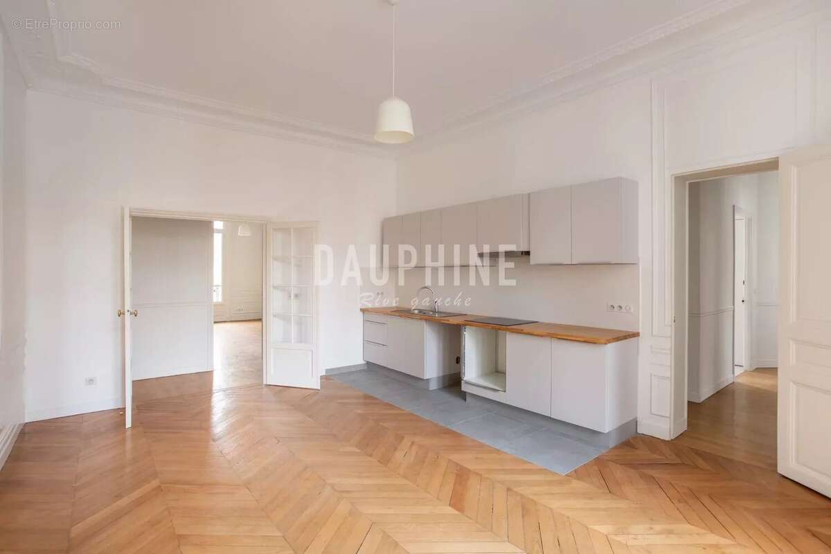 Appartement à PARIS-14E