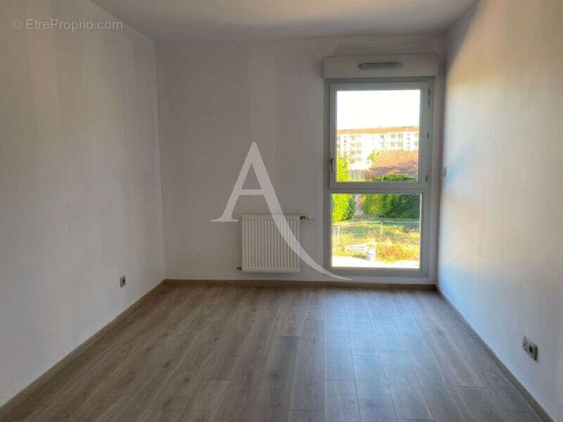 Appartement à PERONNAS