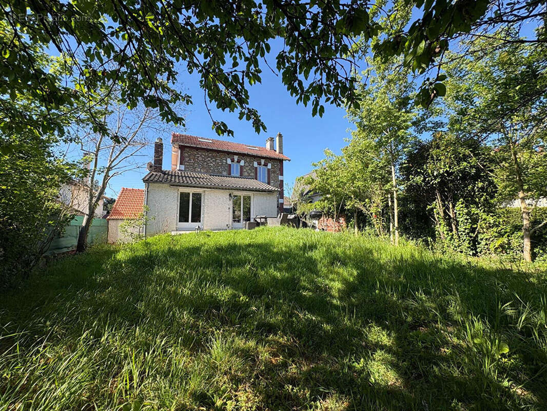Maison à VERRIERES-LE-BUISSON