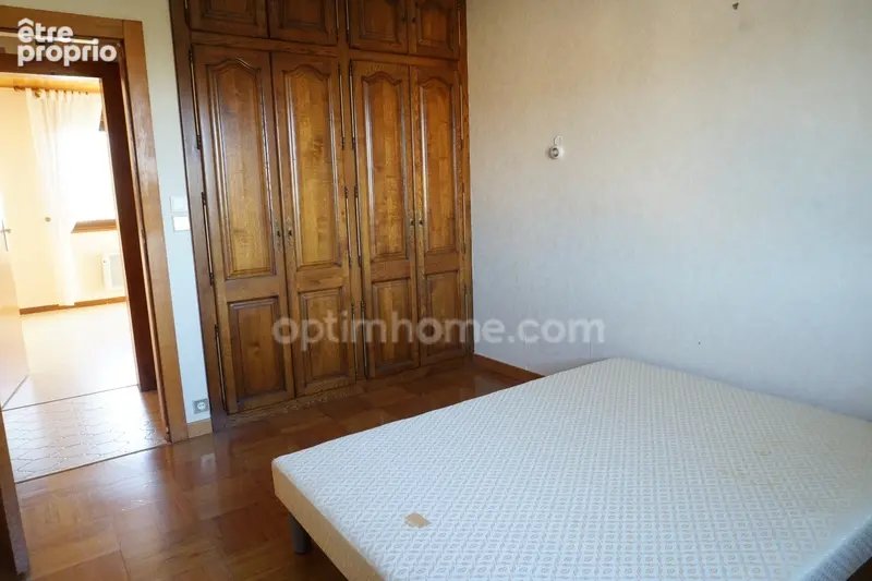 Maison de 155 m² à vendre en excellent état, 4 chambres, 6 pièces et spacieux garage - photo 11