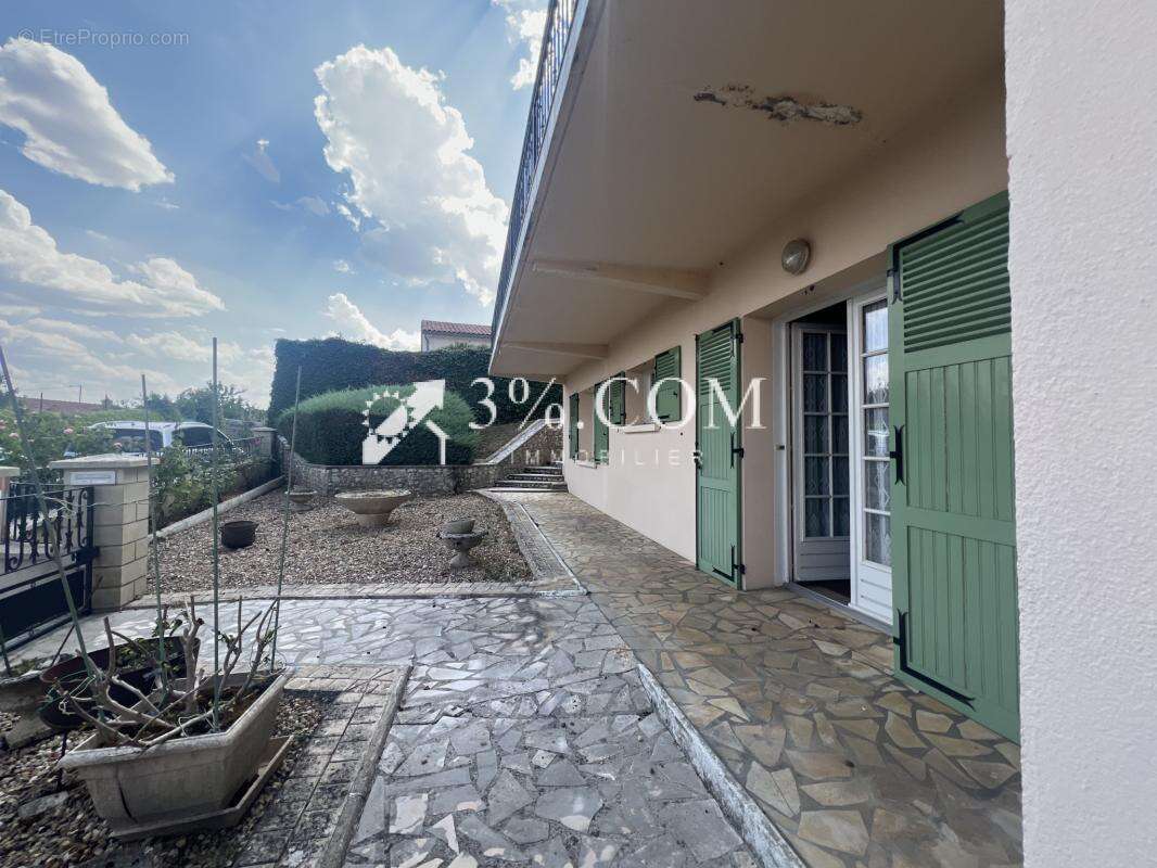 3%. com immobilier à  saint savin - photo 4