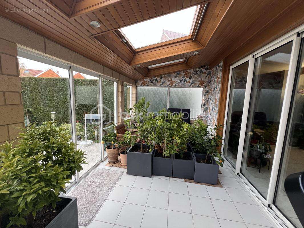 Maison à VOISINS-LE-BRETONNEUX