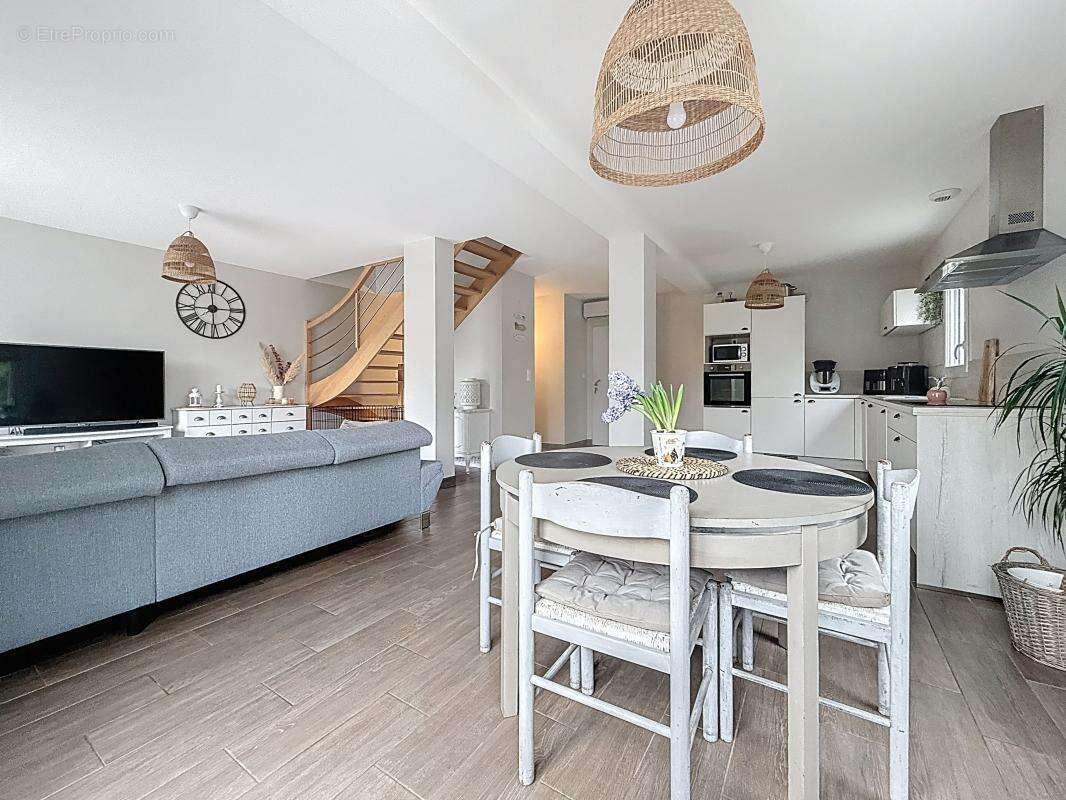 Maison à CONDRIEU