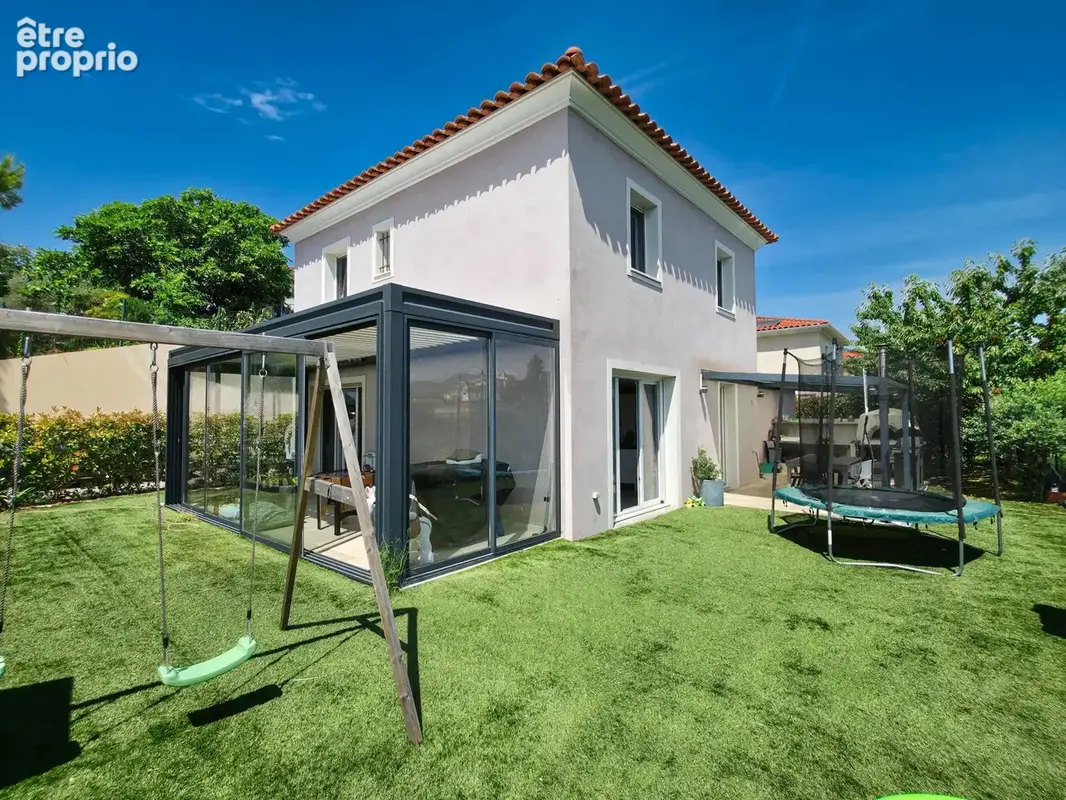 ST ROMAN, NICE OUEST – Maison individuelle 4P avec jardin, double garage et piscine dans la résidence - photo 3