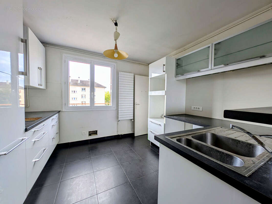 Appartement à LE MESNIL-LE-ROI