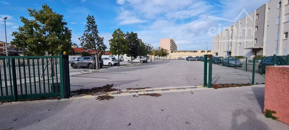Parking à SAINT-CYPRIEN