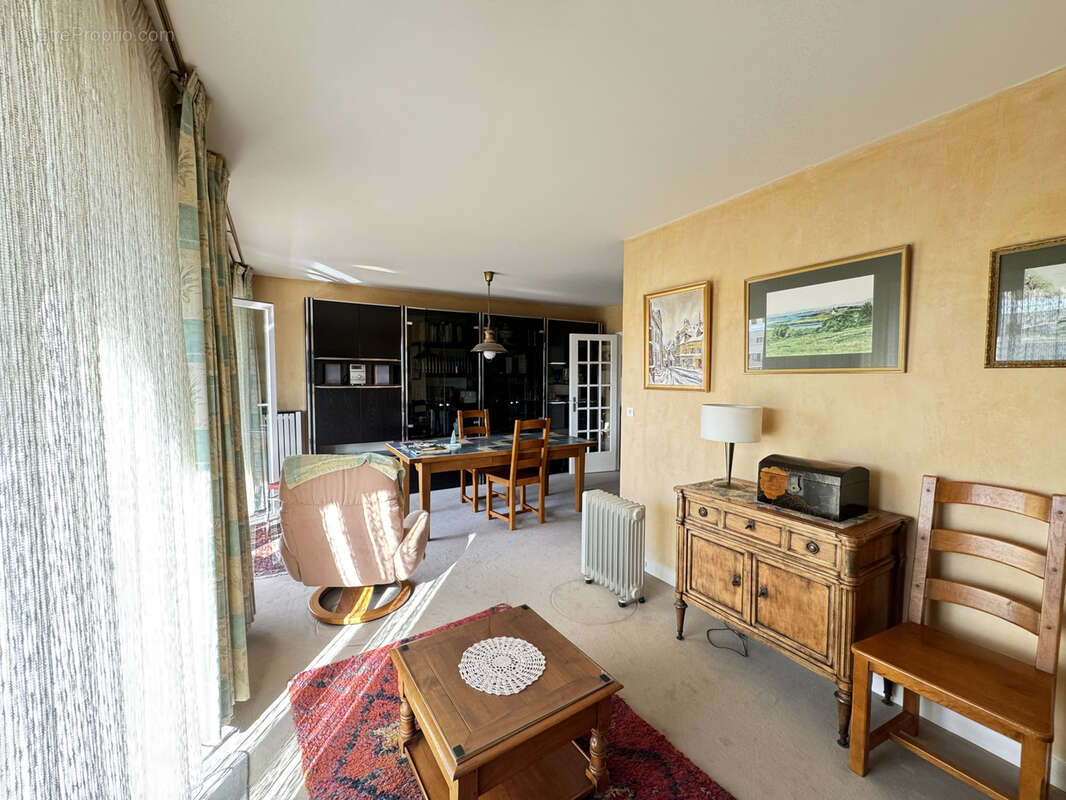 Appartement à SAINT-MAUR-DES-FOSSES