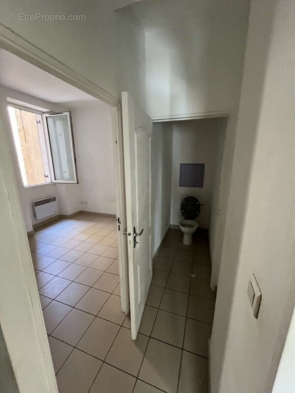 T2 de 42,65 m2 Loi Carrez   Place du 4 Septembre   Marseille 7e - photo 7
