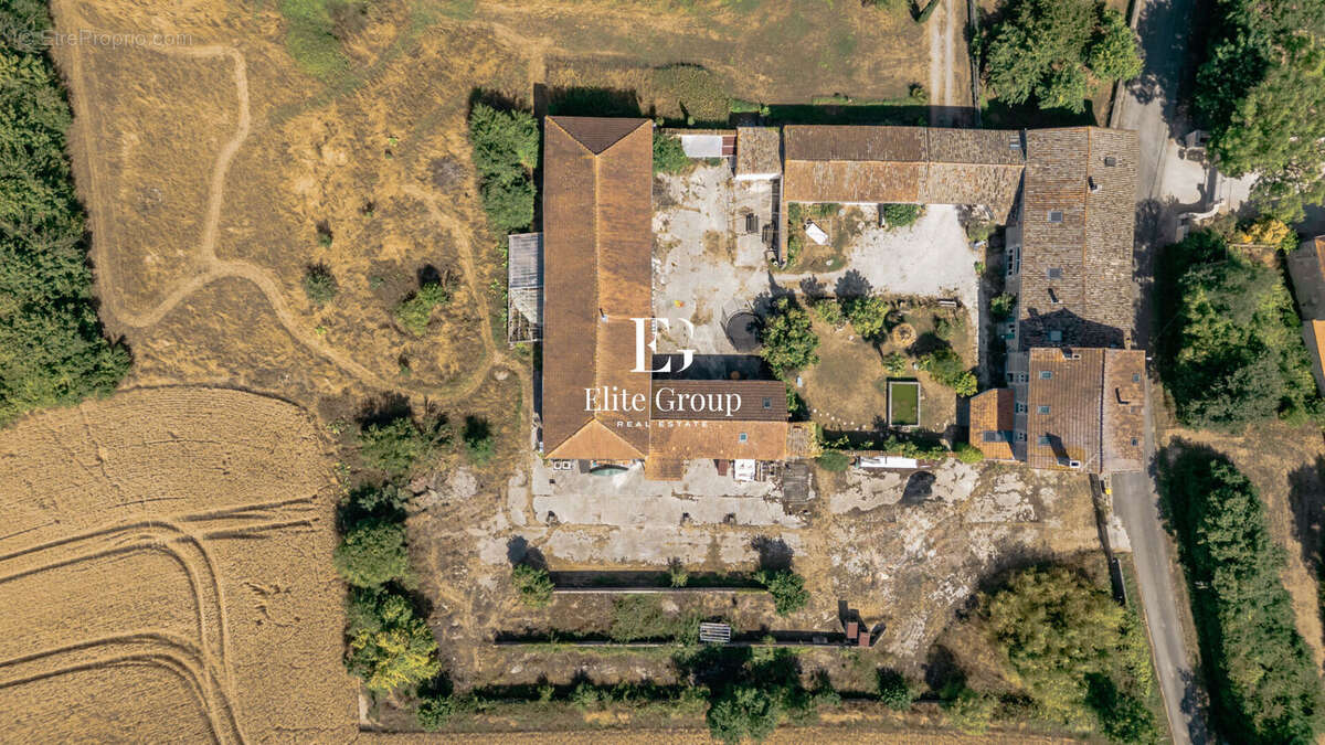 A vendre - grange a renover - genac-bignac - 300m2 - photo 17