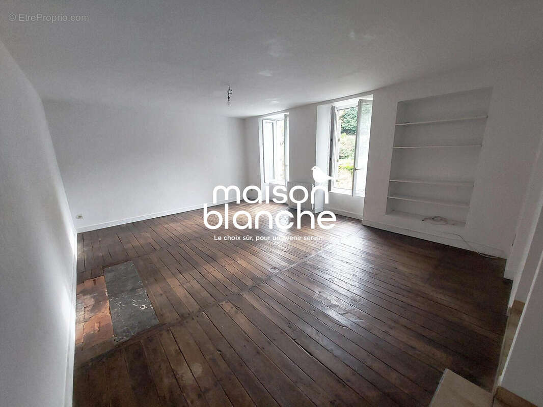 Pièce de vie du T1 - Appartement à PARTHENAY