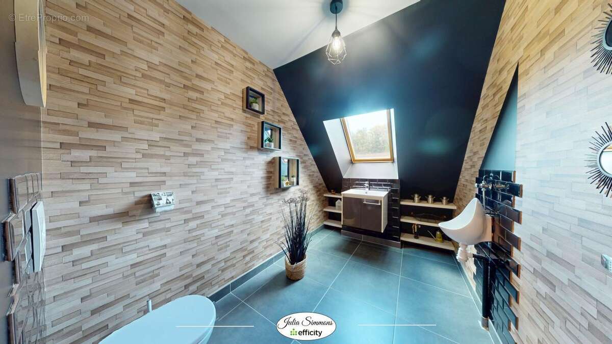 Maison à CHERISY