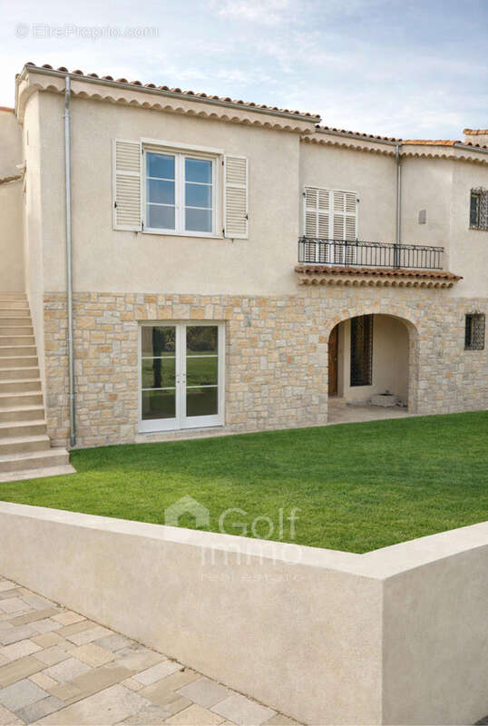 Appartement à MOUANS-SARTOUX