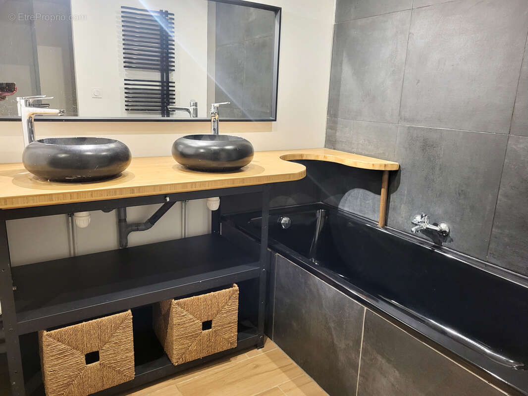 Appartement à NEUVILLE-SUR-SAONE