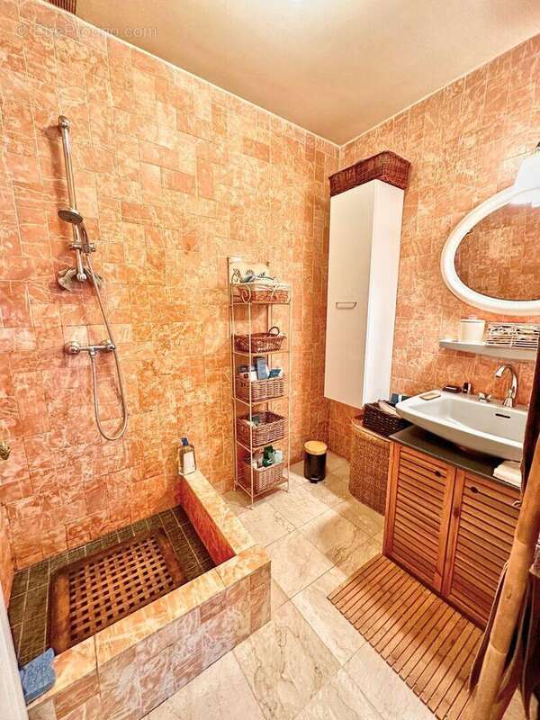 Salle de bain rez de chaussées RMS by C ref 1696 - Maison à COGOLIN