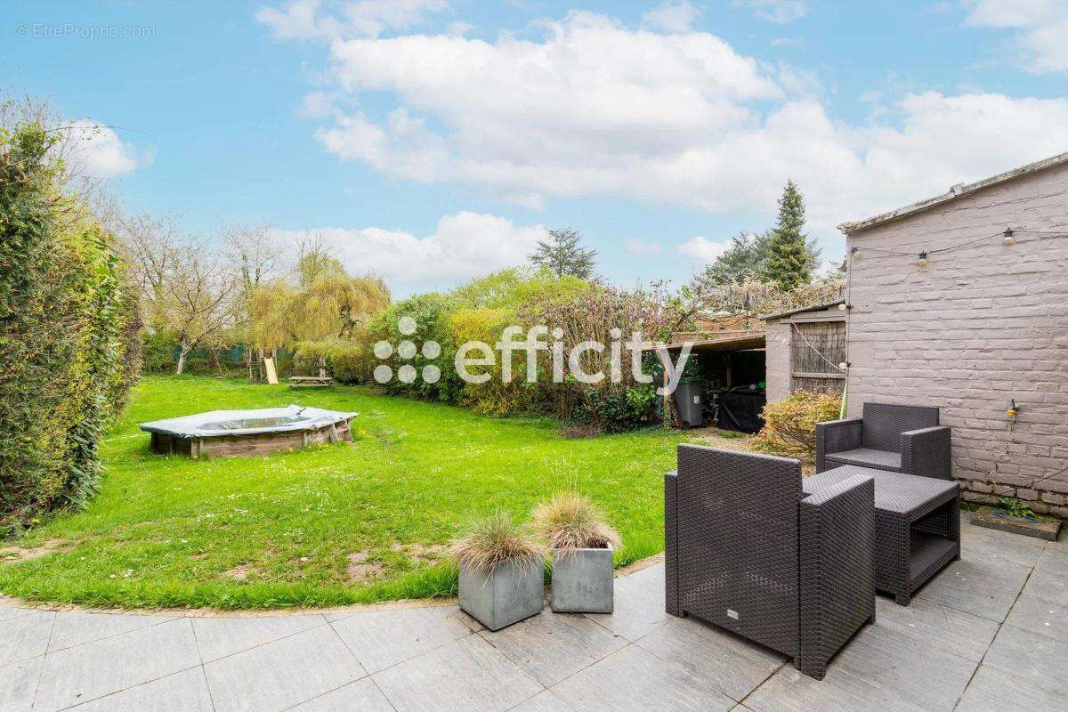 Maison à LA CHAPELLE-D'ARMENTIERES