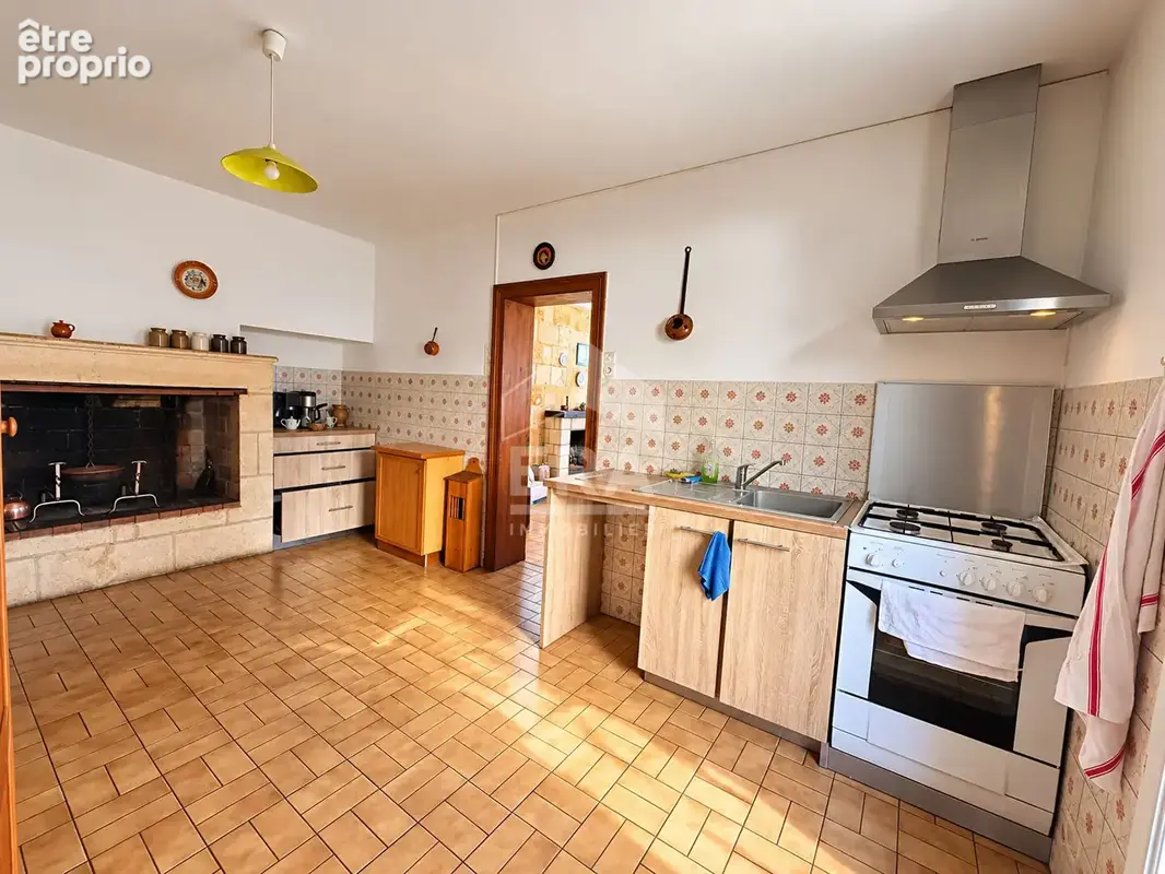 Maison à vendre à Tauriac - 7 pièces, 209 m², travaux à prévoir - photo 4