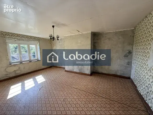 Au calme, à la campagne, maison en pierres à rénover, terrain de 800m2. - photo 7