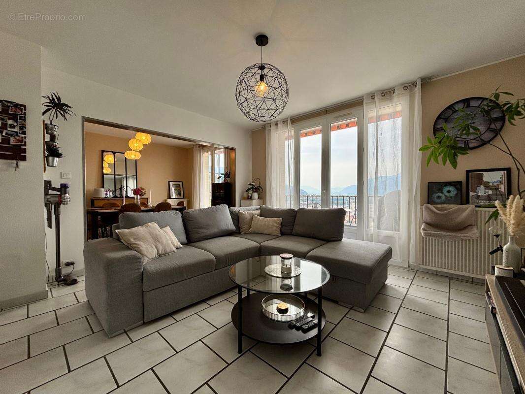 Appartement T4 de 75 avec balcon et cave - photo 4